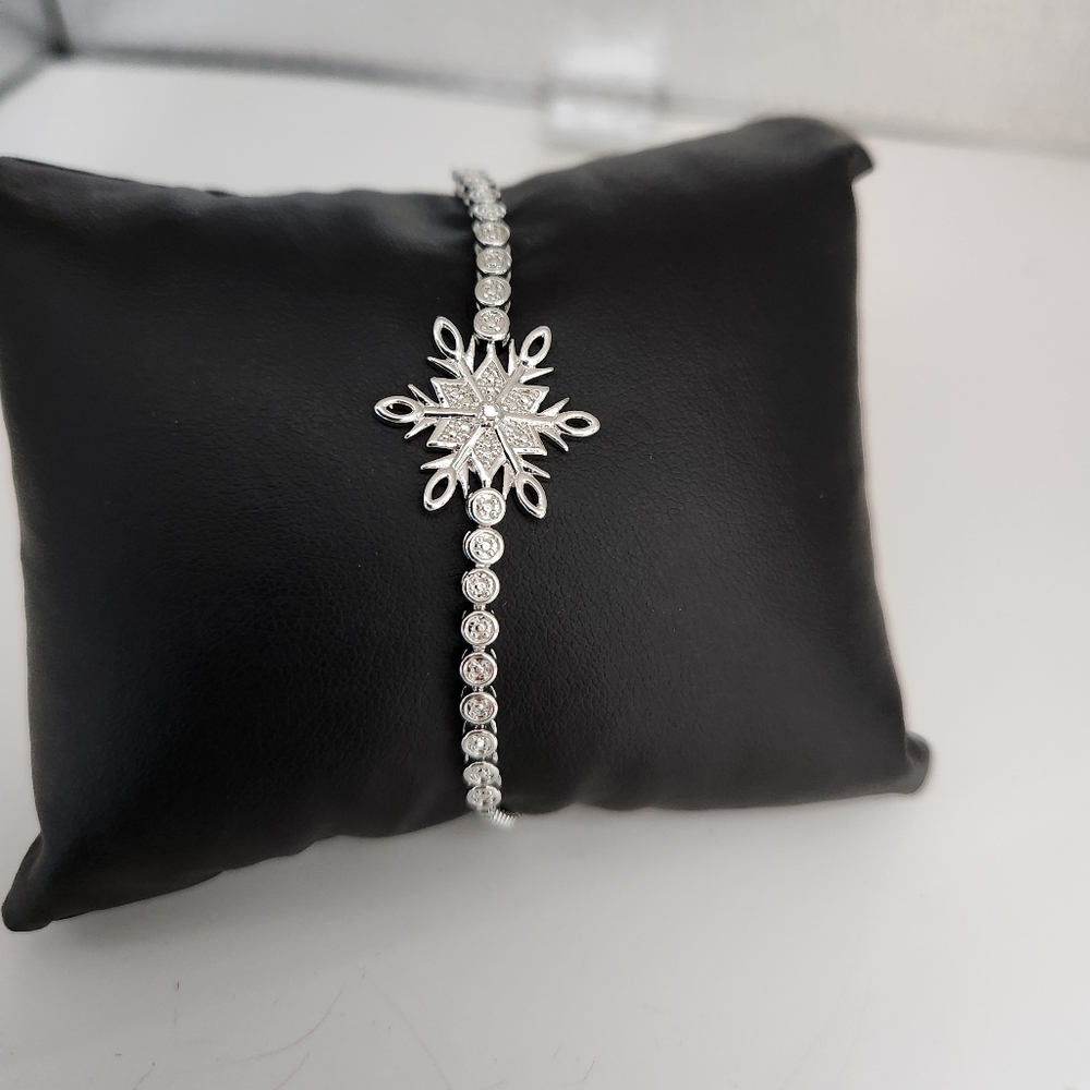 Macys Silver Plated Diamond Accent Snowflake Adjustable Bolo Bracelet